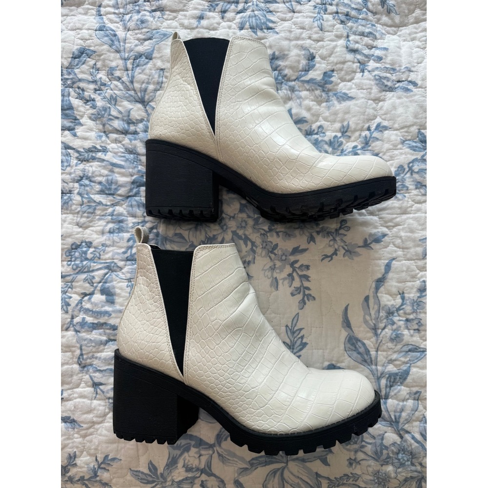 Dirty Laundry Lita White Croc Embossed Platform Lug Sole Chelsea Boots Size 8M
